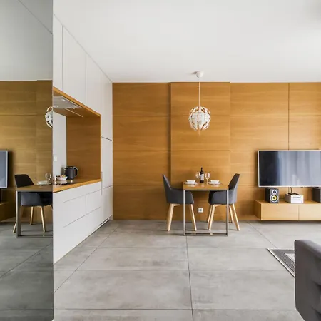 Apartman Night Akradia Ul Kolska Varsó